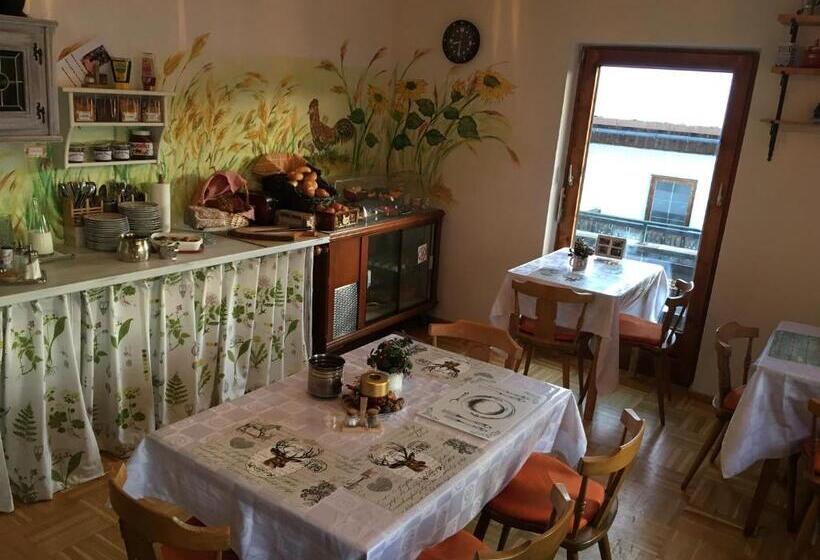 هاستل "0" Sterne Weisses Rössl In Leutasch/tirol