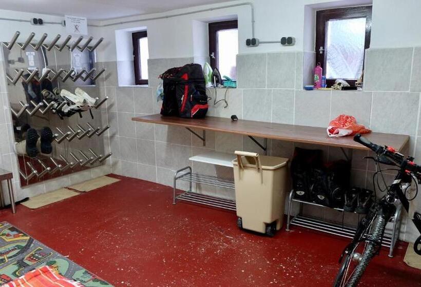 هاستل "0" Sterne Weisses Rössl In Leutasch/tirol