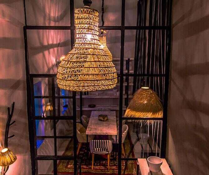 تختخواب و صبحانه Dar Antonia