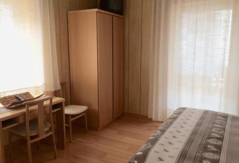 تختخواب و صبحانه Garnì Serena