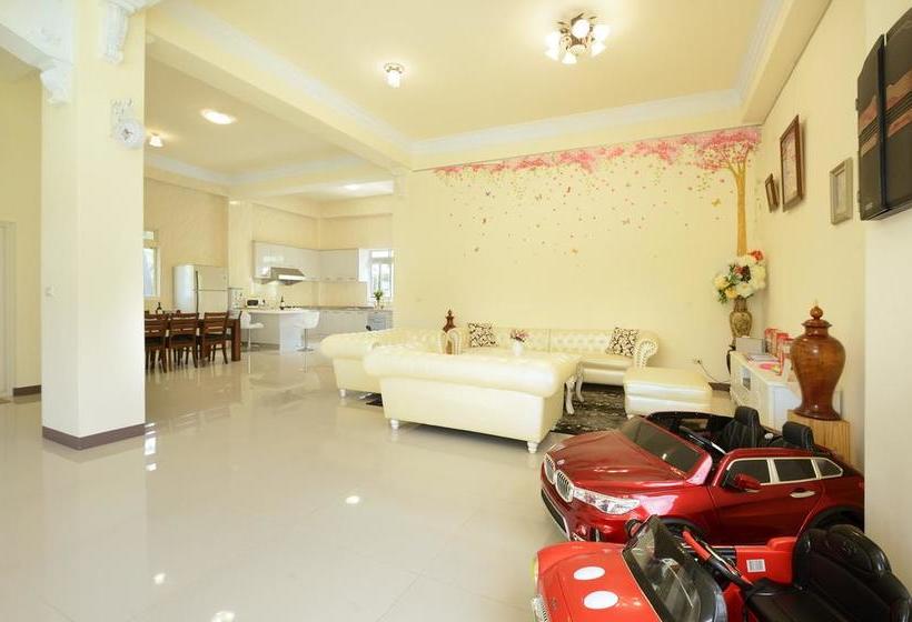 تختخواب و صبحانه Love Fun House