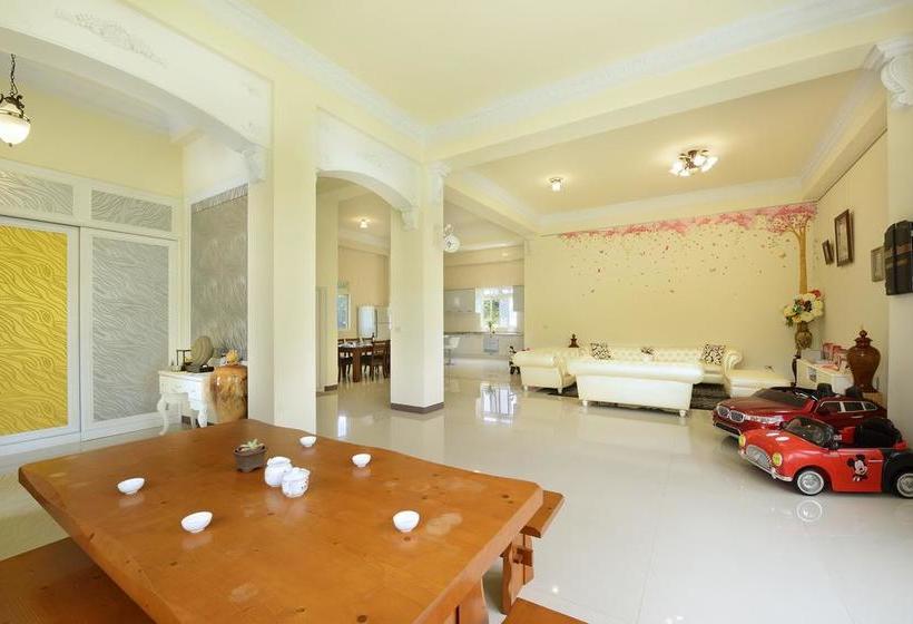 تختخواب و صبحانه Love Fun House