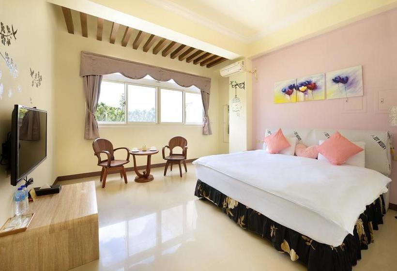 تختخواب و صبحانه Love Fun House