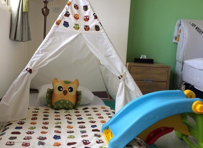 تختخواب و صبحانه Love Fun House