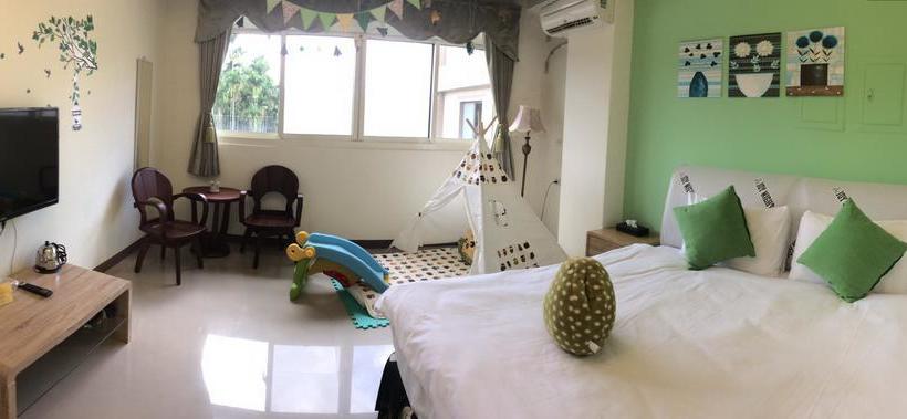 تختخواب و صبحانه Love Fun House