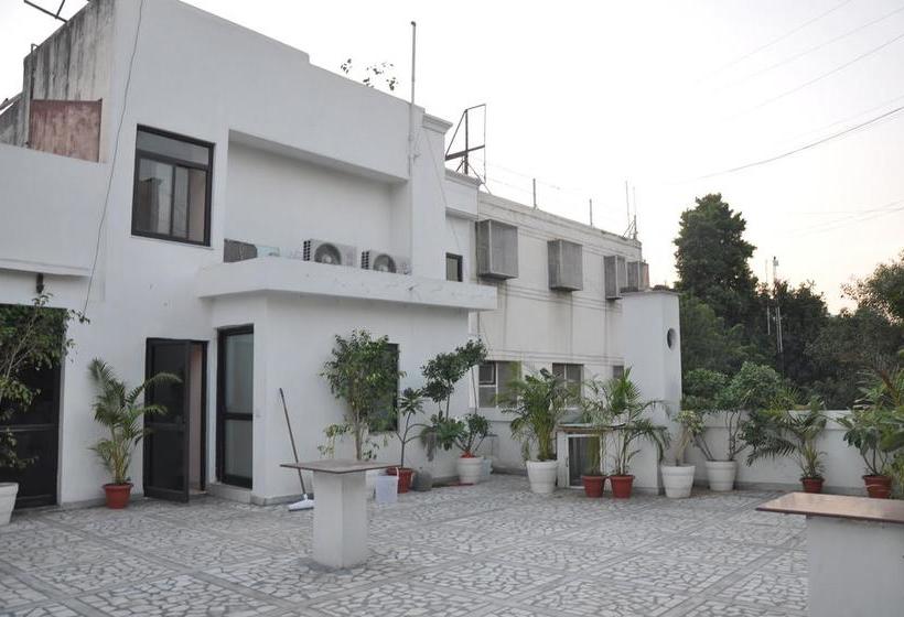 مبيت وإفطار Namaste Bnb & Service Apartments