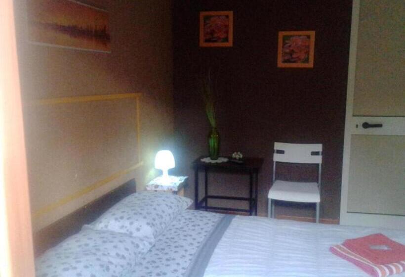 住宿加早餐  Room In Bb   Bb Sciddicu Rooms, Lg