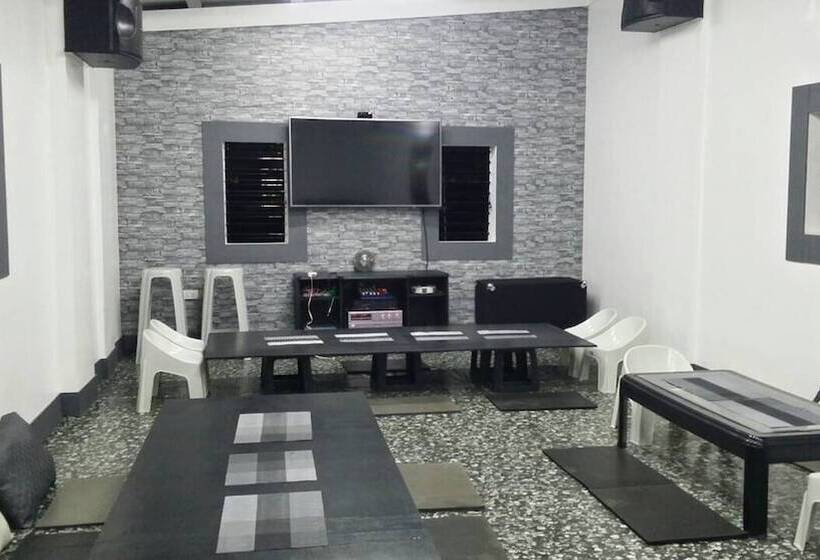 Ervoruto Hostel Makati
