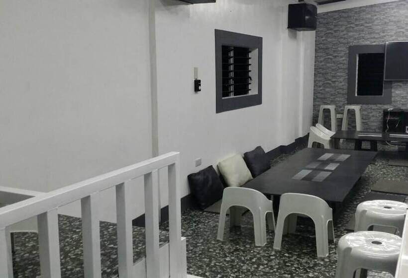 Ervoruto Hostel Makati