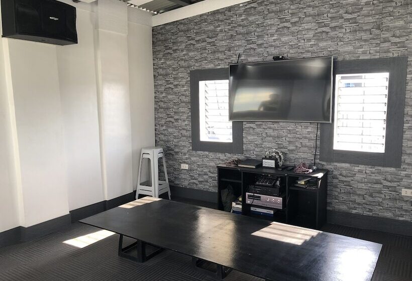 Ervoruto Hostel Makati