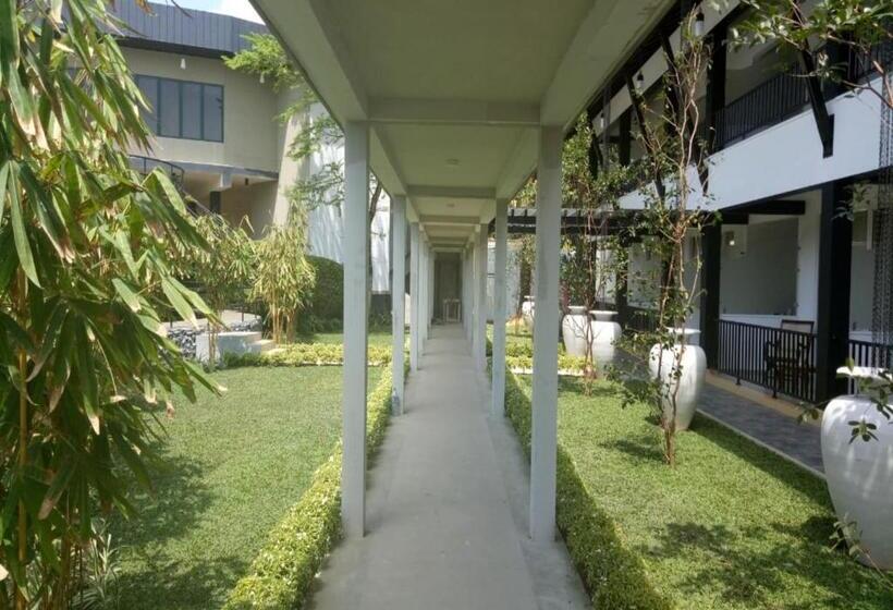 Garden Beach Hotel Kalutara