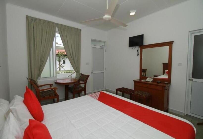 Garden Beach Hotel Kalutara