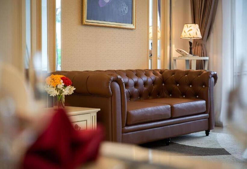 Gold Coast Hotel Resort & Spa