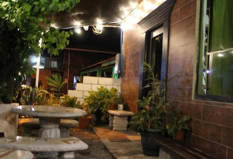 Hostel Tortuguero 7backpackers