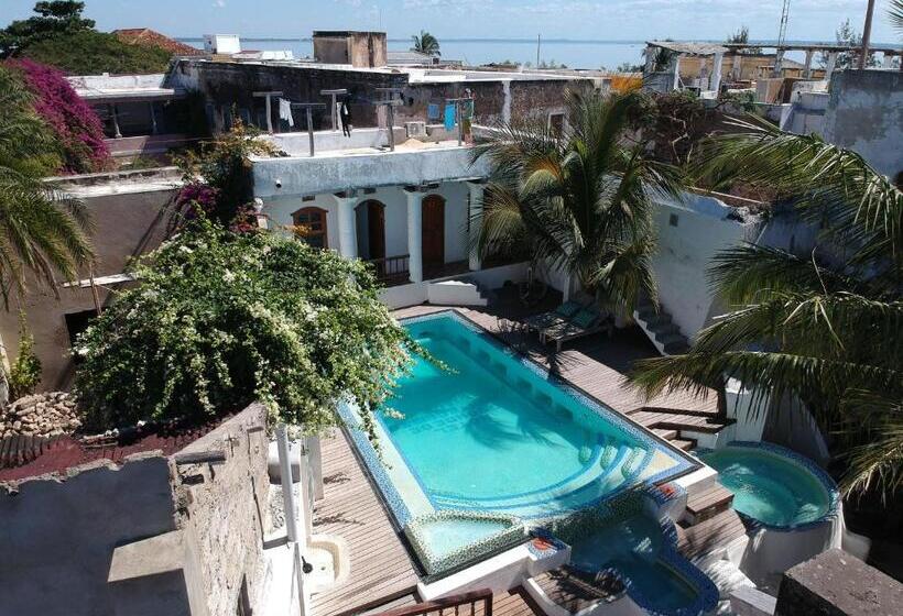 فندق Cafe Central