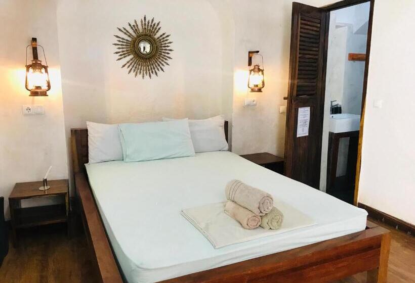 فندق Cafe Central