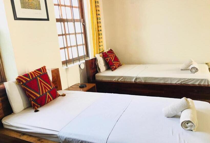 فندق Cafe Central