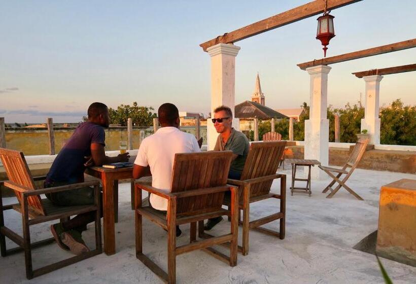 فندق Cafe Central