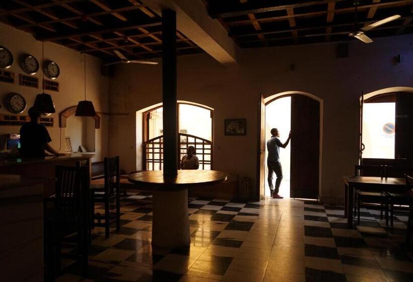 فندق Cafe Central