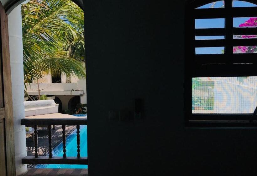 فندق Cafe Central