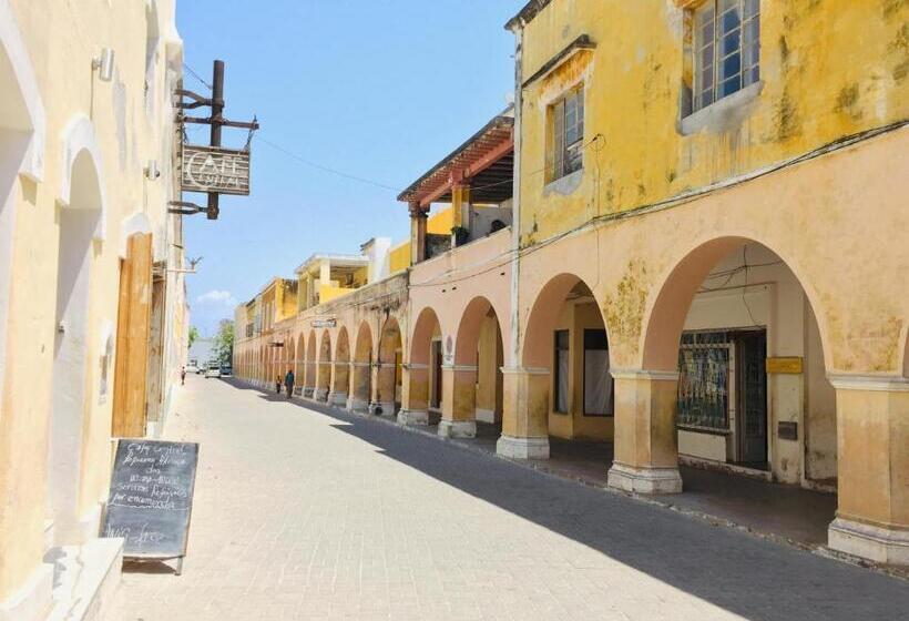 فندق Cafe Central