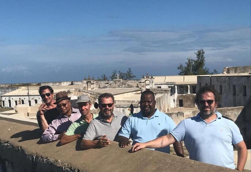 فندق Cafe Central