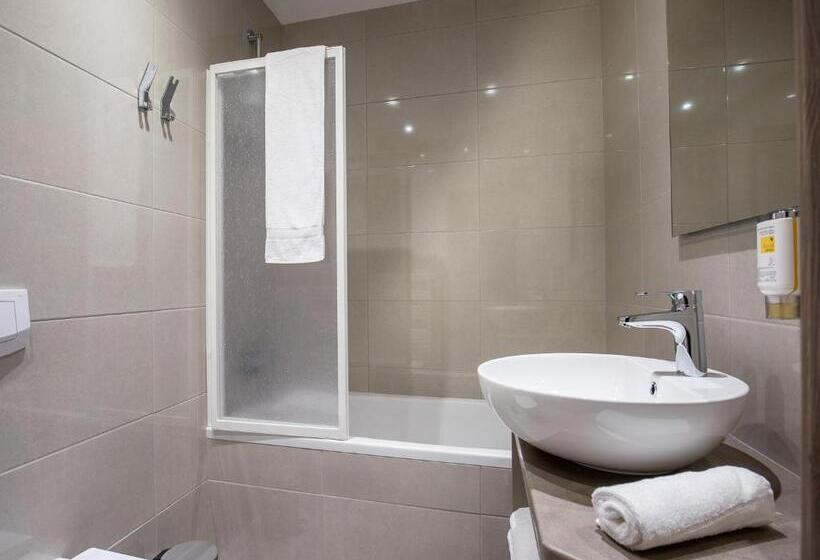 هتل Center Novo Mesto