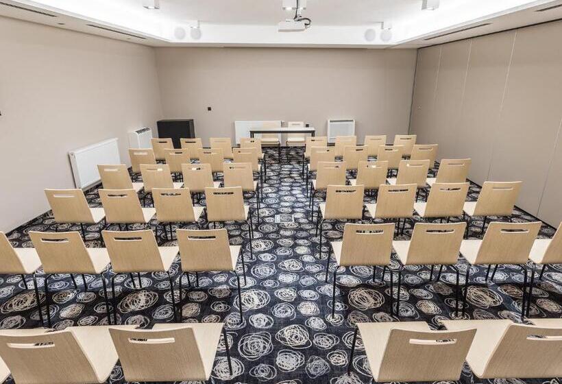 هتل Center Novo Mesto