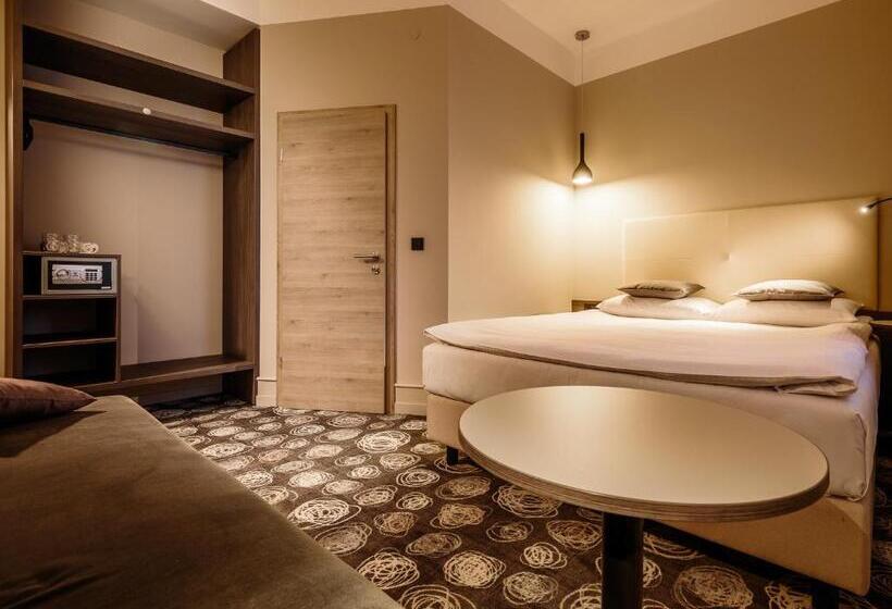 هتل Center Novo Mesto