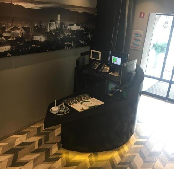 هتل Center Novo Mesto