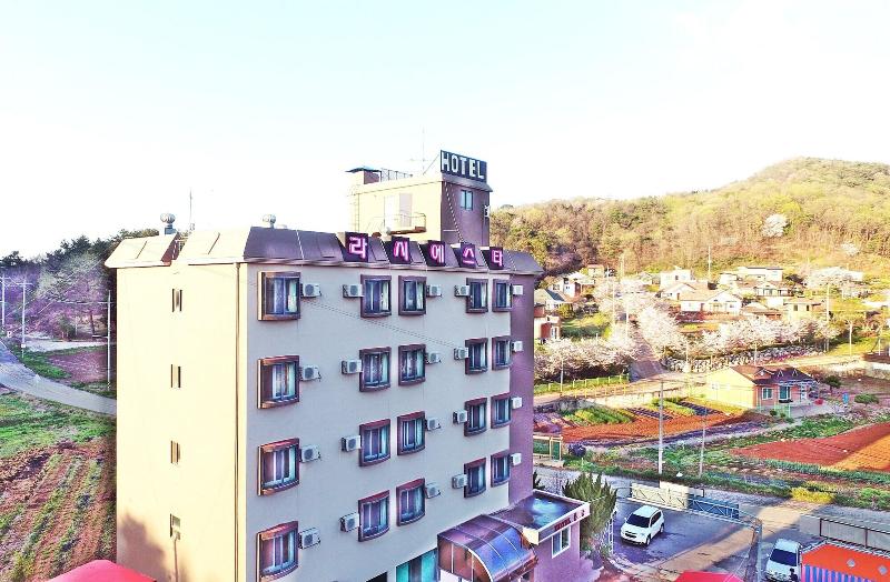 Отель Gunsan La Siesta