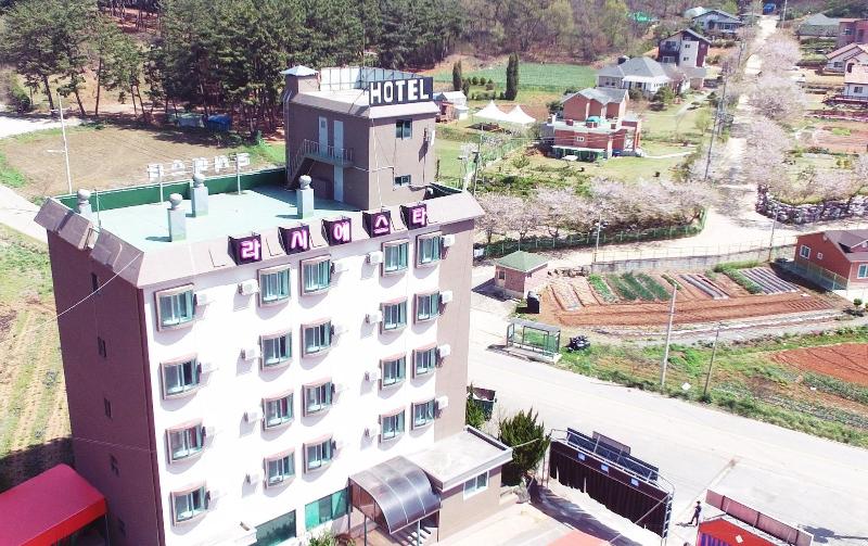 Отель Gunsan La Siesta