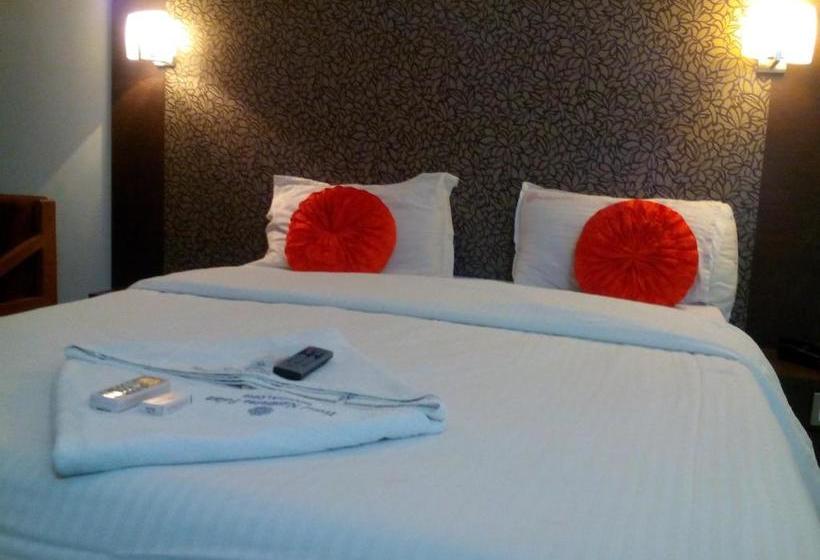 בית מלון כפרי Navaratna Palace