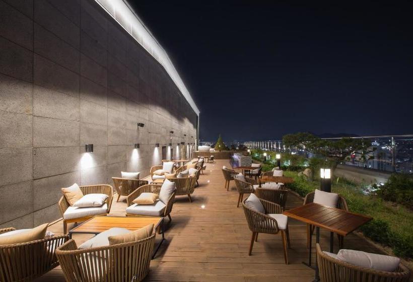 בית מלון כפרי Ramada By Wyndham Jeonju