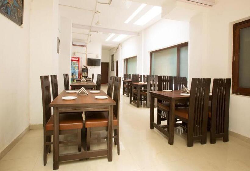 ホテル Treebo Dee Intercontinental Amritsar