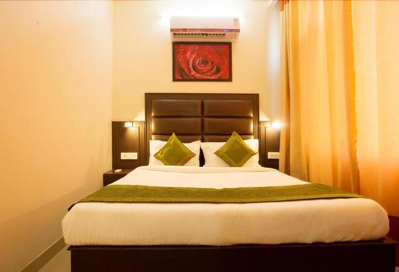 ホテル Treebo Dee Intercontinental Amritsar