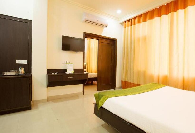 ホテル Treebo Dee Intercontinental Amritsar