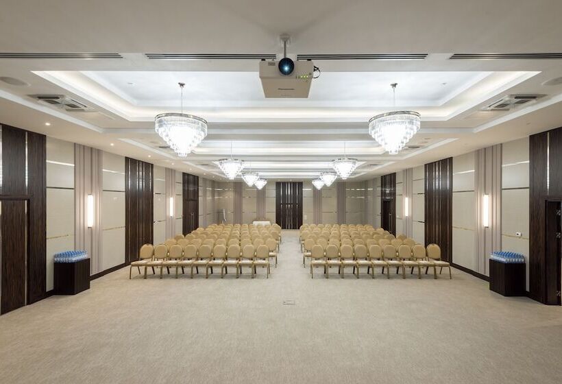 Hotel Wyndham Garden Astana