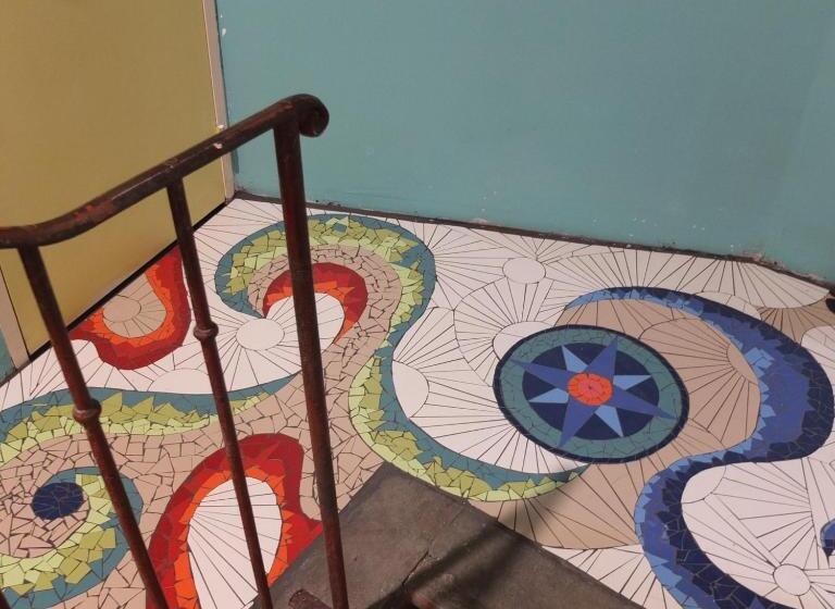 La Maison Rouge   Backpacker Hostel