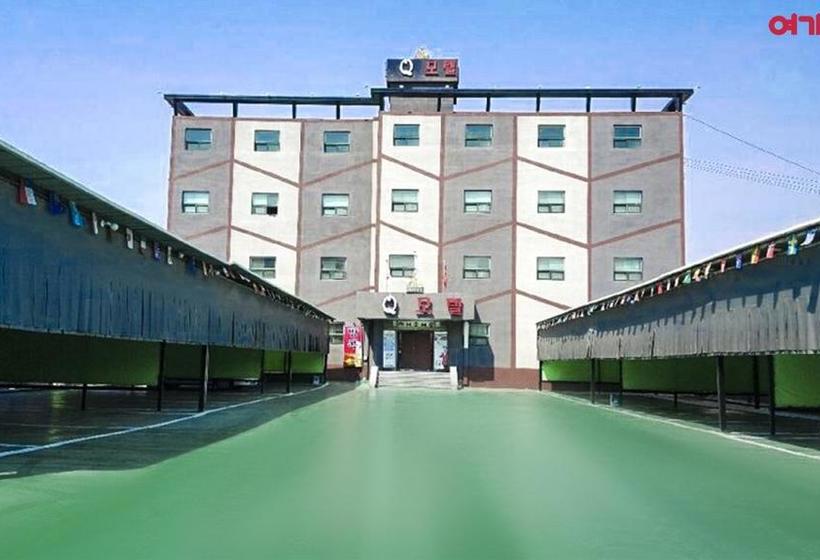 Q Motel