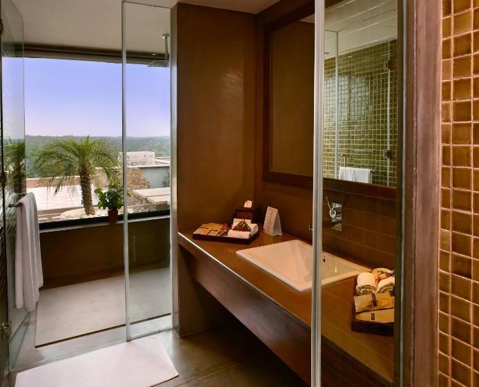 منتجع The Lalit Mangar