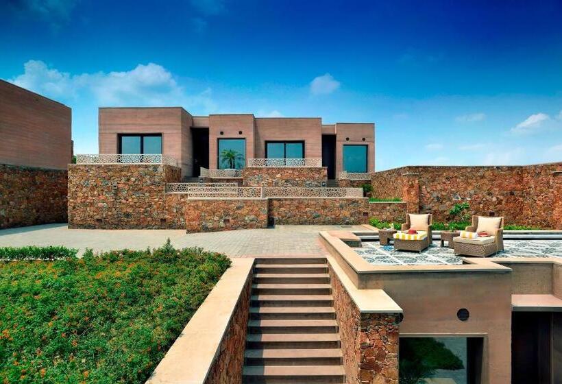 渡假胜地  The Lalit Mangar