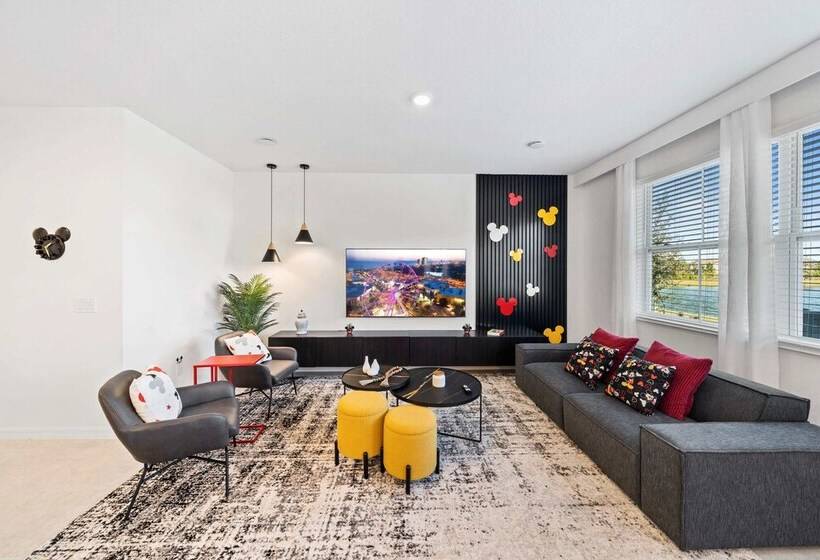 1043 Plantation Lane