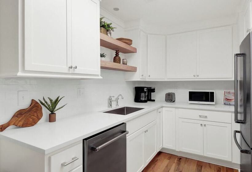 16 29th Avenue Isle Of Palms Group Retreat