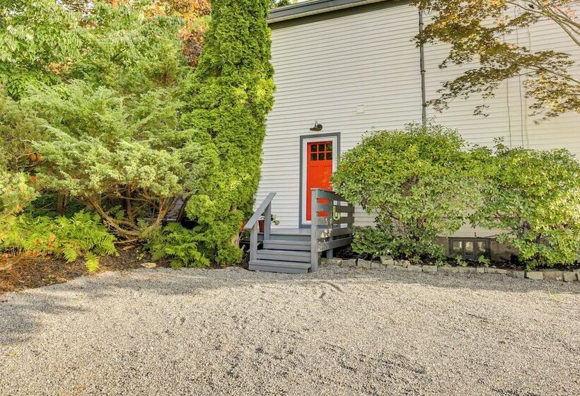 3 Mi To Boothbay Harbor: Coastal Colorful Home!