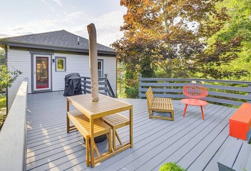 3 Mi To Boothbay Harbor: Coastal Colorful Home!