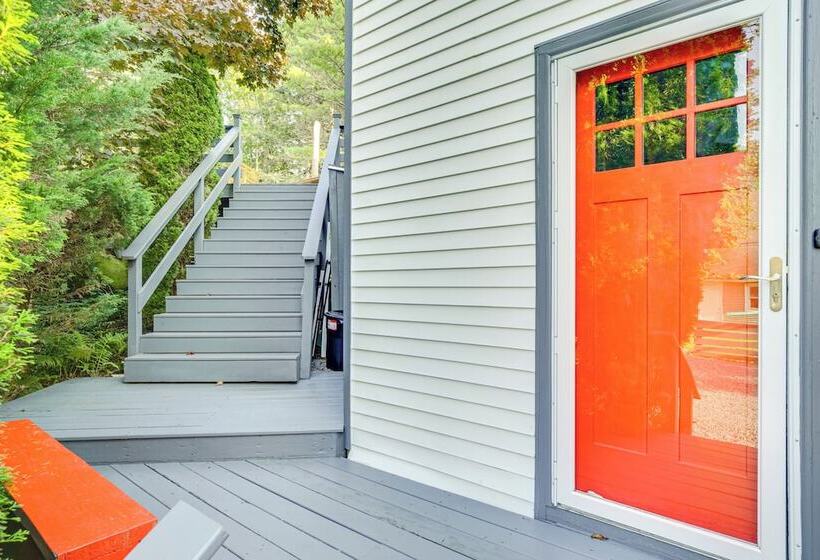 3 Mi To Boothbay Harbor: Coastal Colorful Home!