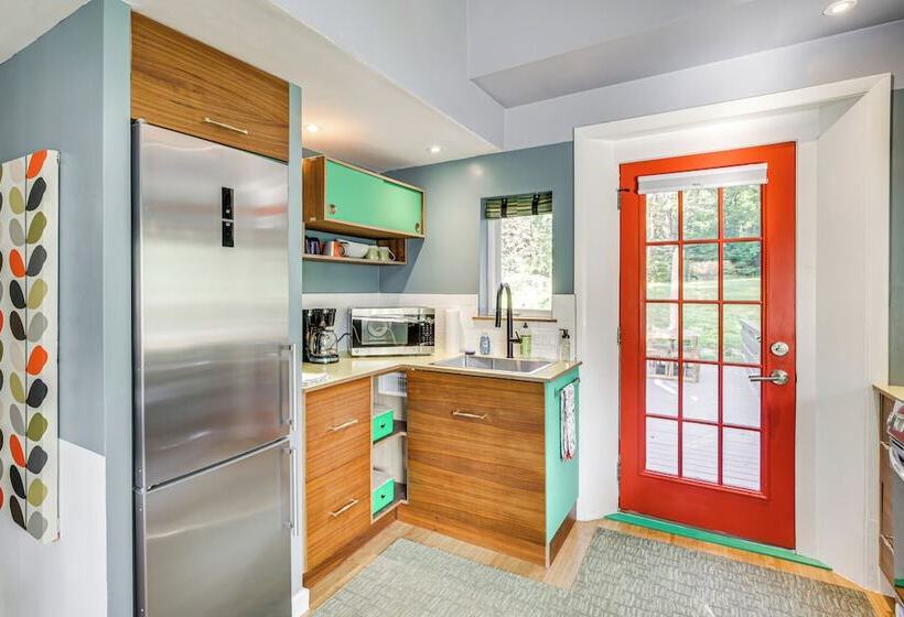 3 Mi To Boothbay Harbor: Coastal Colorful Home!