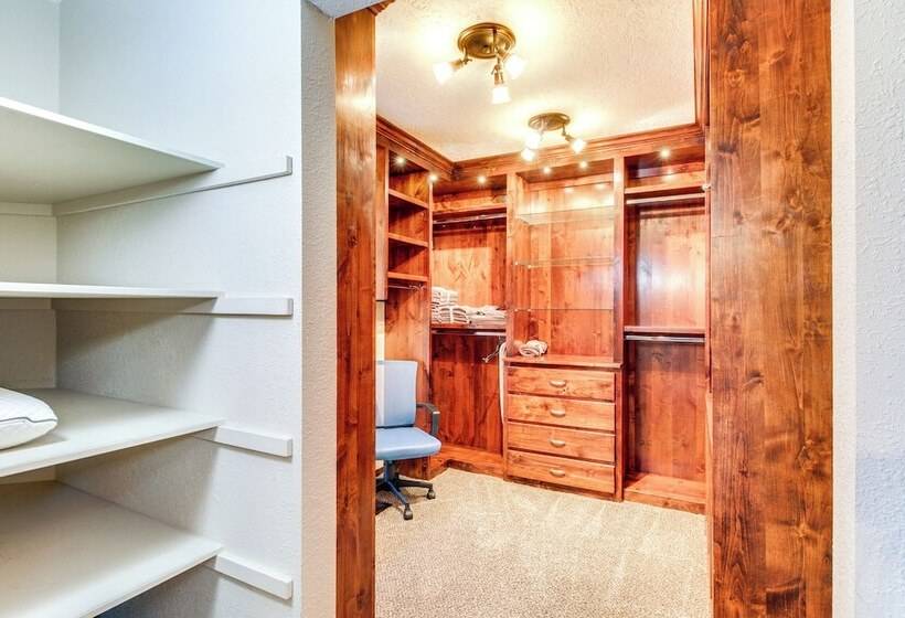 Deck, Putting Green & Views: Albuquerque Oasis