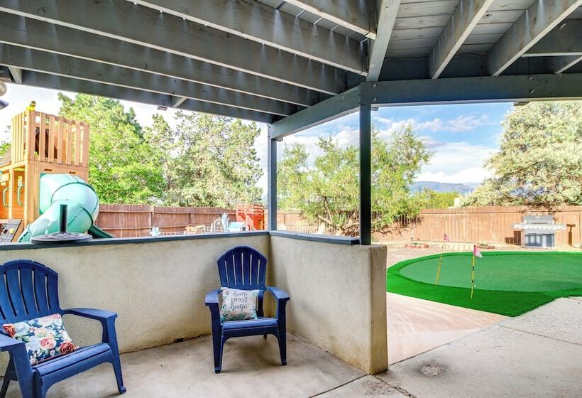 Deck, Putting Green & Views: Albuquerque Oasis